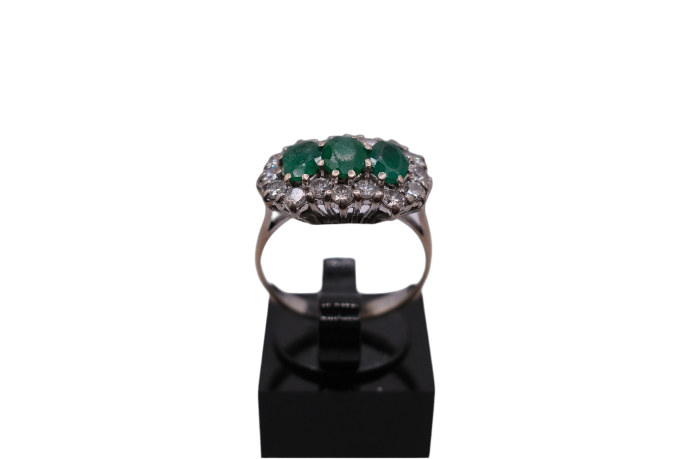 18ct White Gold ring