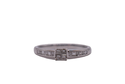 18ct Diamond Ring