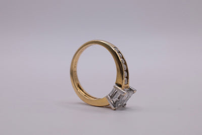 18ct Diamond Ring