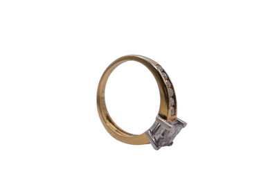 18ct Diamond Ring