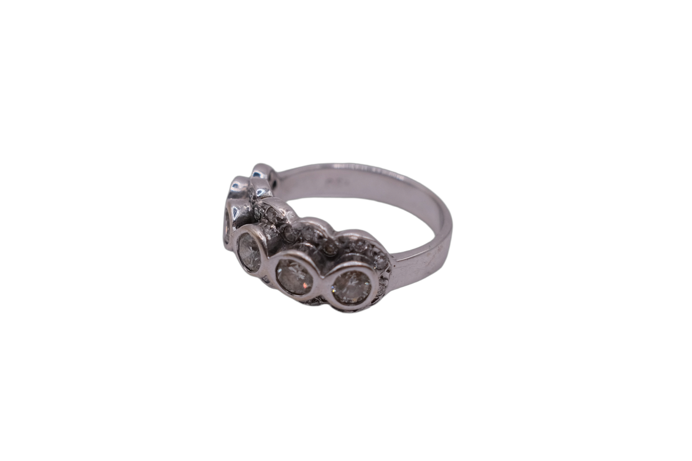 18ct White Gold Ring