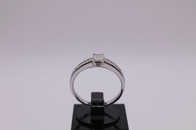 18ct Diamond Ring
