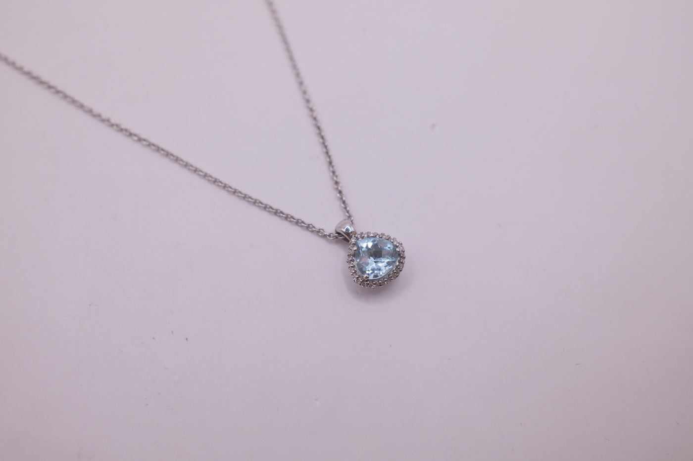 18ct DIAMOND AQUAMARINE NECKLACE