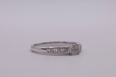 18ct Diamond Ring