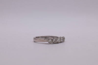 18ct Diamond Ring