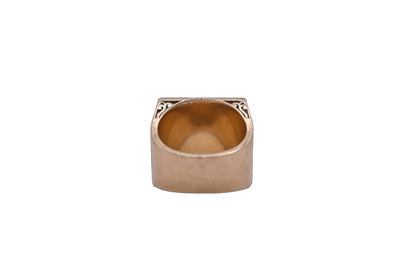 9ct Pyramid Ring