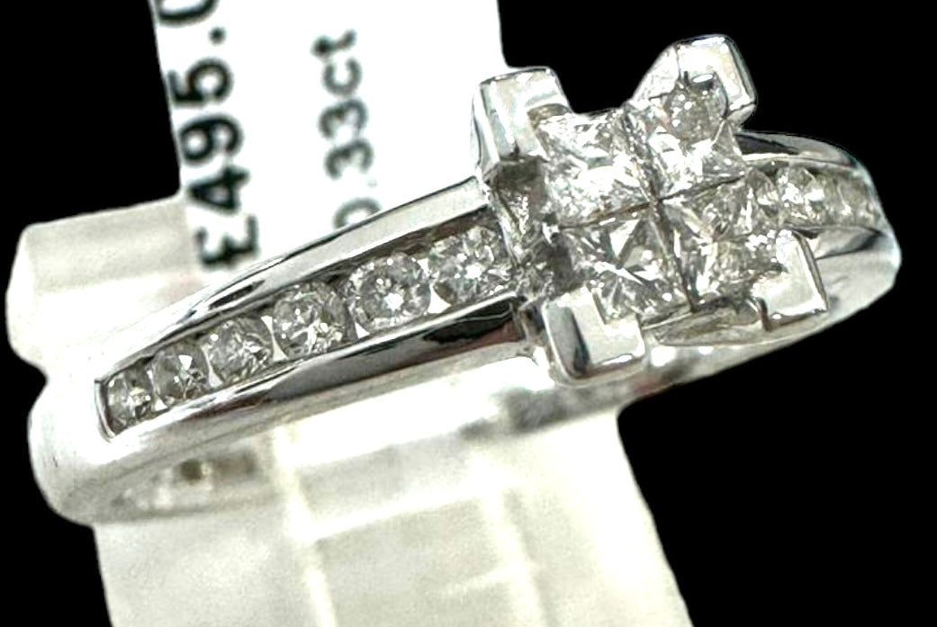 18ct Diamond Ring